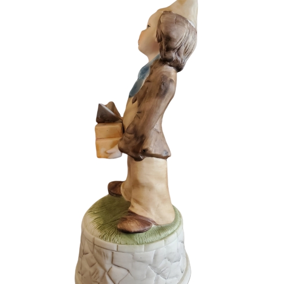 Vintage Toyo Musical Figurine - Picture 2 of 9